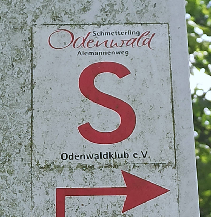 Wanderzeichen Alemannenweg als rotes S